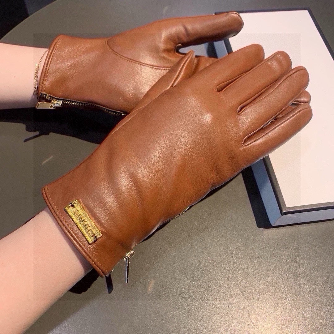 CHANEL TOUCHSCREEN GLOVES IN BRONZE BROWN LAMBSKIN WITH GOLD LOGO 462270