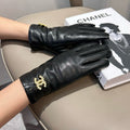 CHANEL TOUCHSCREEN GLOVES IN BLACK LAMBSKIN WITH GOLD LOGO 462272