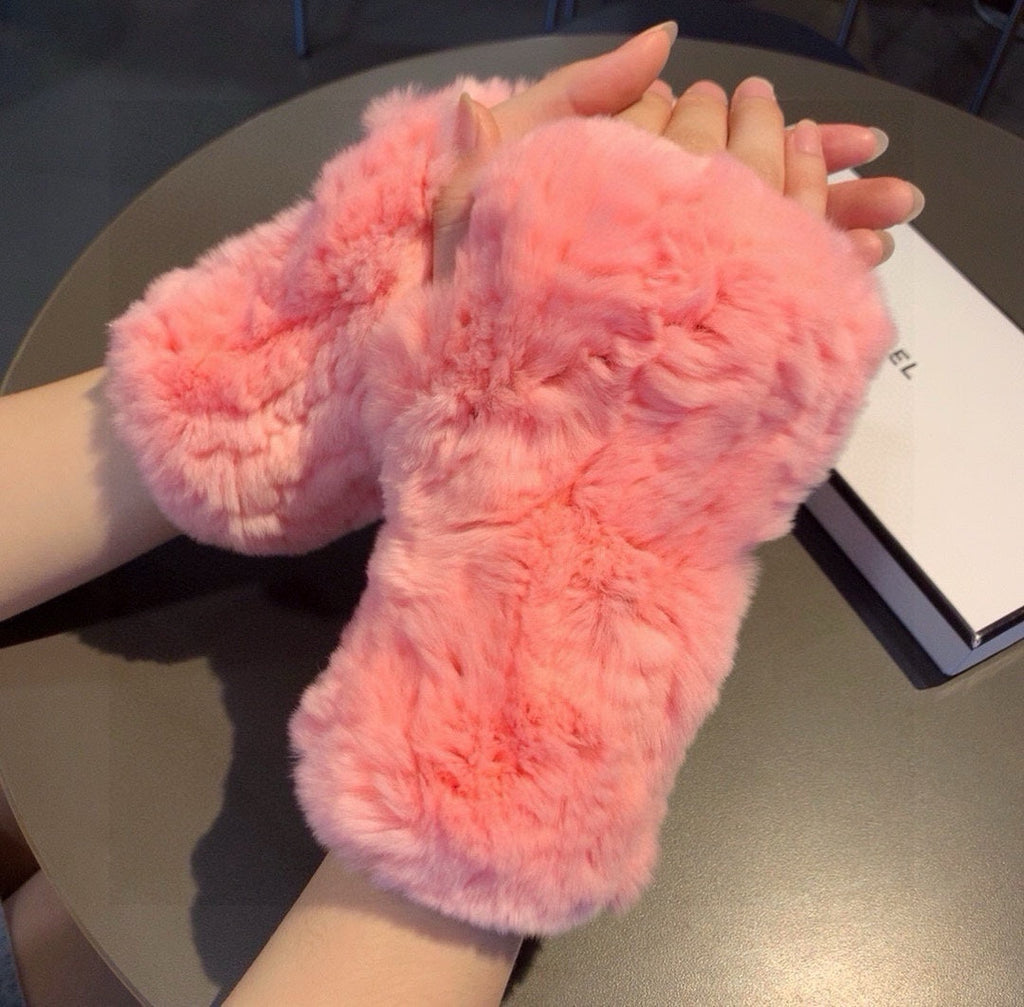 CHANEL FINGERLESS HALF GLOVES IN ROUGE PINK RABBIT FUR 462276
