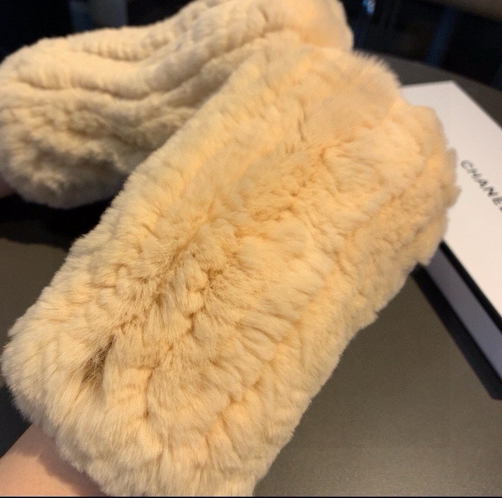 CHANEL FINGERLESS HALF GLOVES IN BEIGE CREAM RABBIT FUR 462277