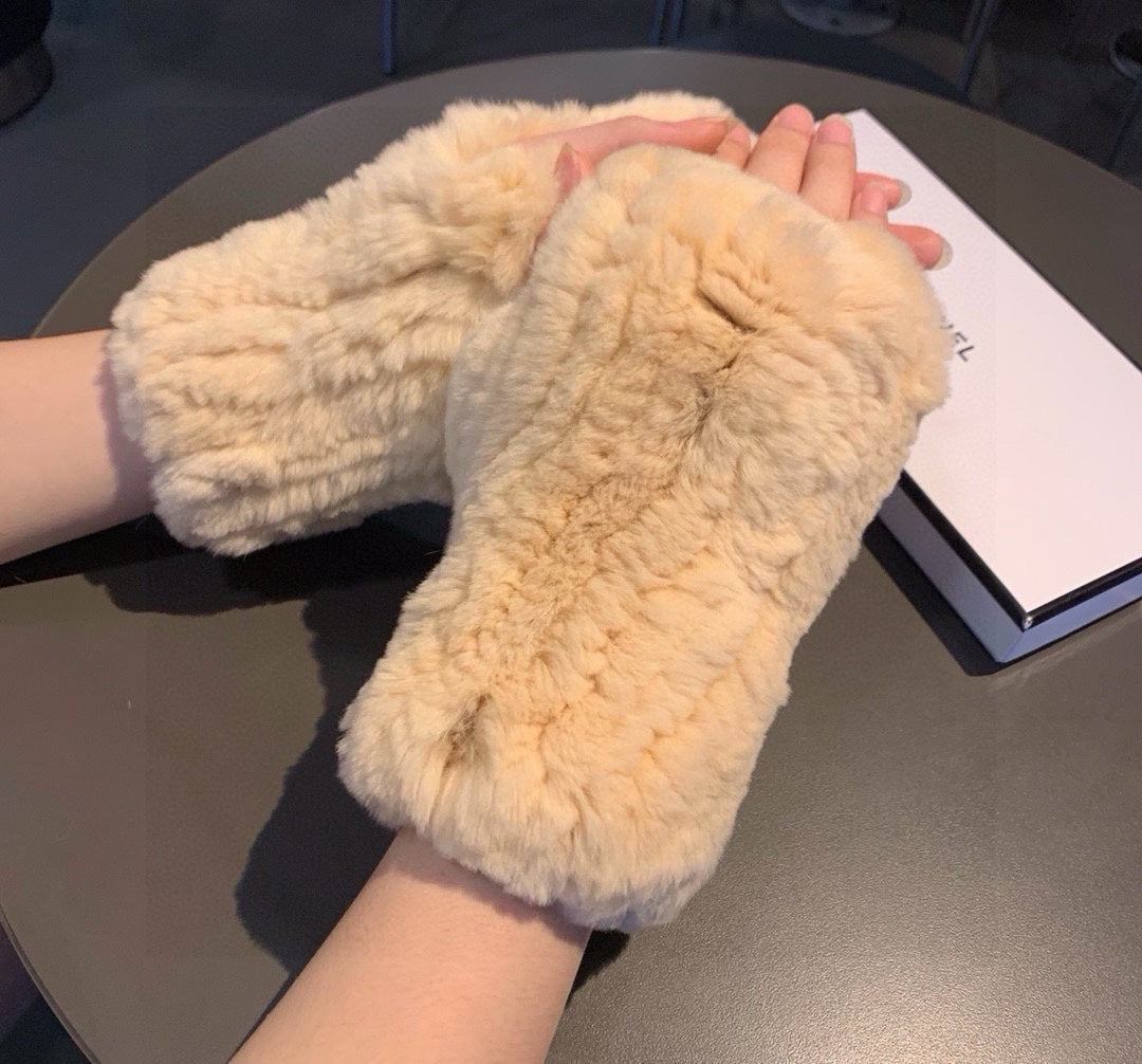 CHANEL FINGERLESS HALF GLOVES IN BEIGE CREAM RABBIT FUR 462277