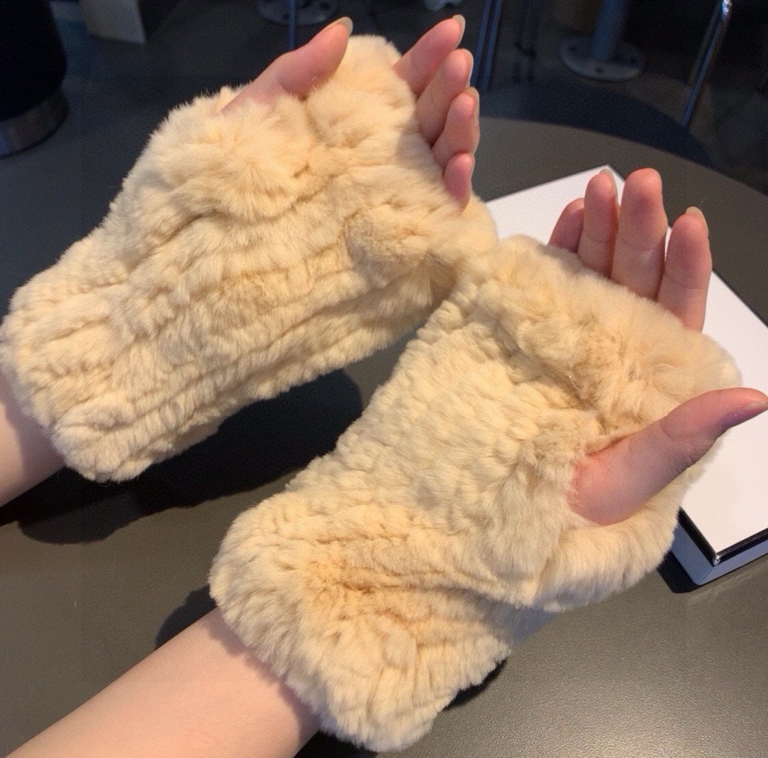 CHANEL FINGERLESS HALF GLOVES IN BEIGE CREAM RABBIT FUR 462277