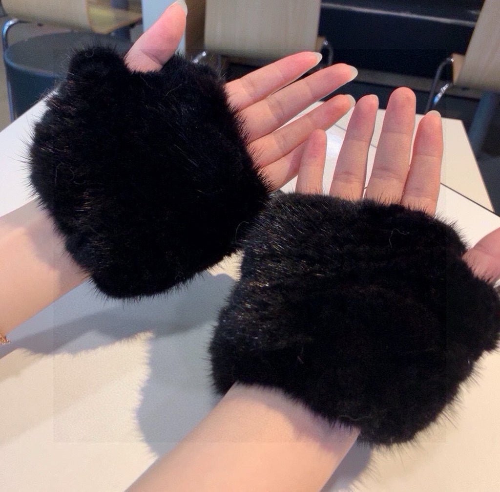 CHANEL FINGERLESS HALF GLOVES IN BLACK RABBIT FUR 462278