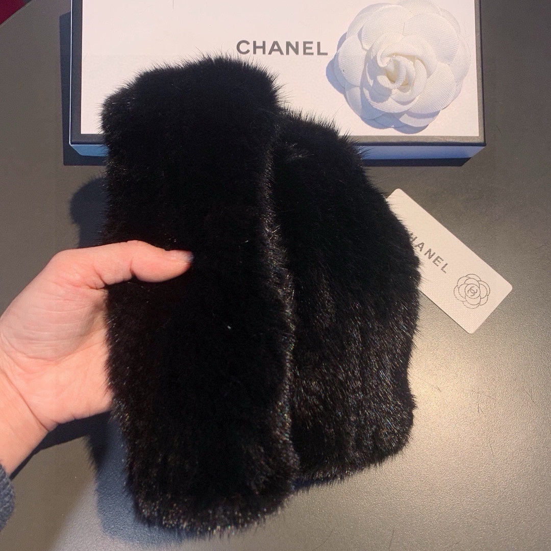 CHANEL FINGERLESS GLOVES IN BLACK RABBIT FUR 462279