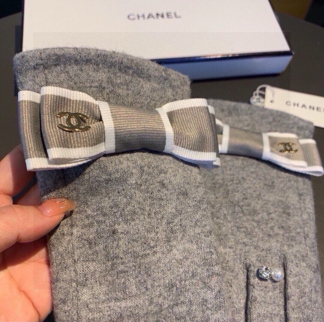 CHANEL GLOVES IN PALE GRAY WOOL WITH BOW 463856