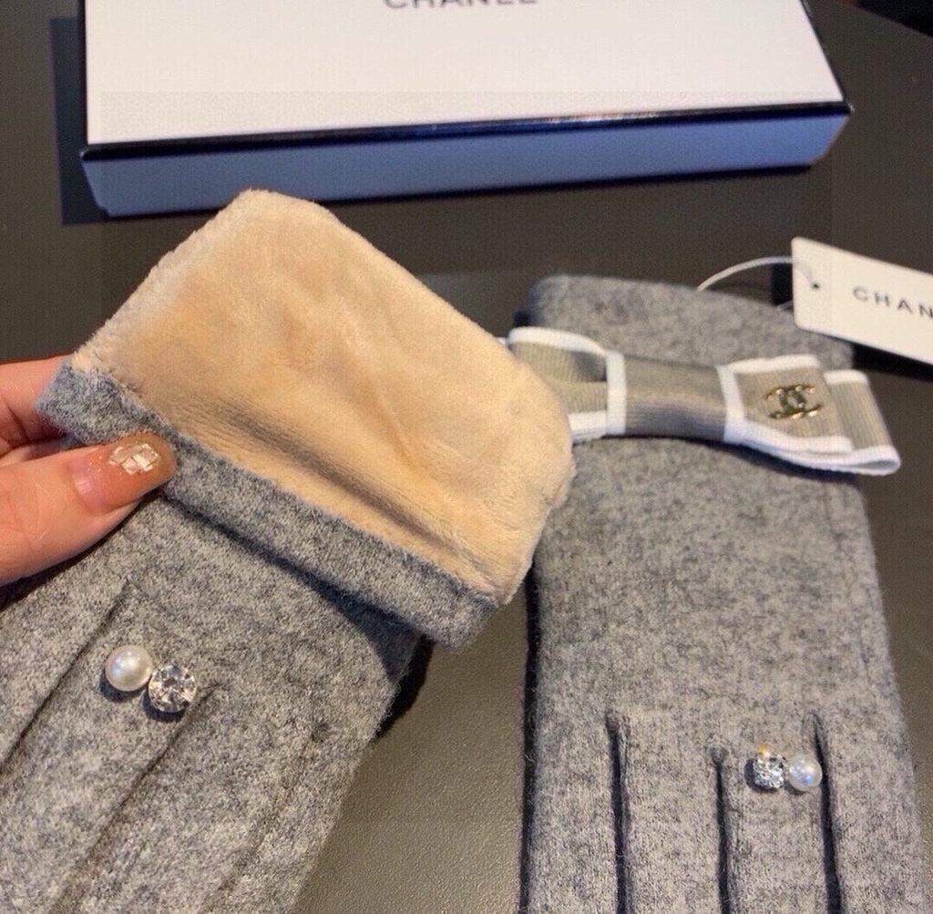 CHANEL GLOVES IN PALE GRAY WOOL WITH BOW 463856