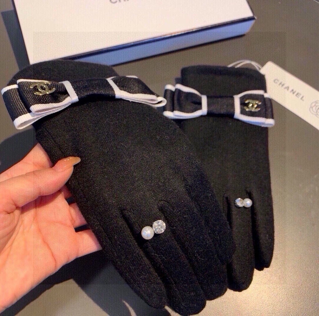 CHANEL GLOVES IN BLACK WOOL WITH BOW 463857