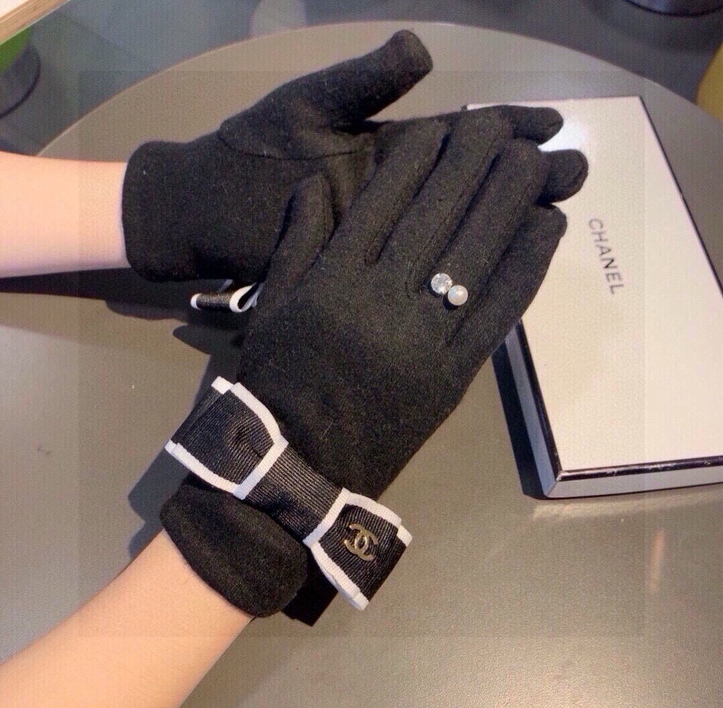 CHANEL GLOVES IN BLACK WOOL WITH BOW 463857