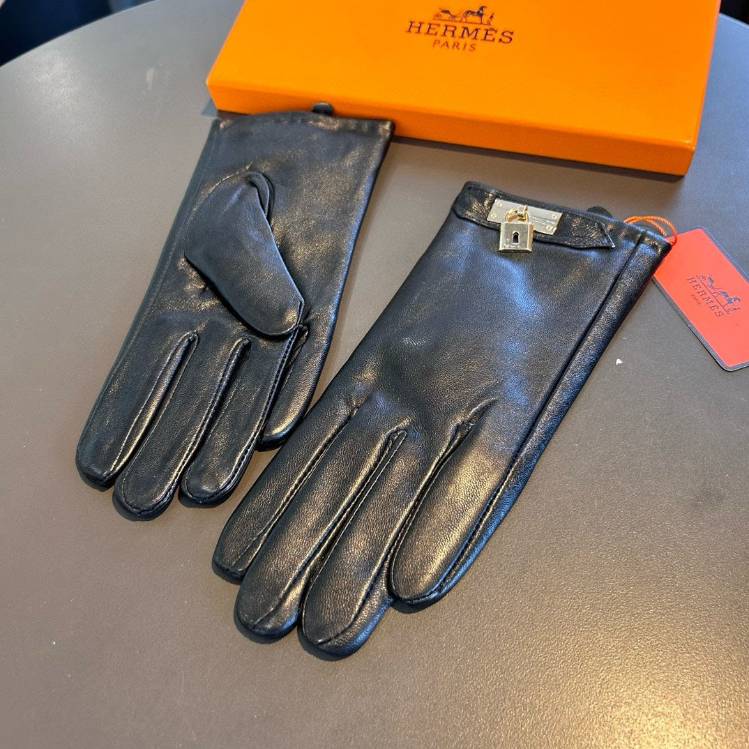 HERMES GLOVES WITH LOCK HARDWARE IN BLACK LAMBSKIN 463858