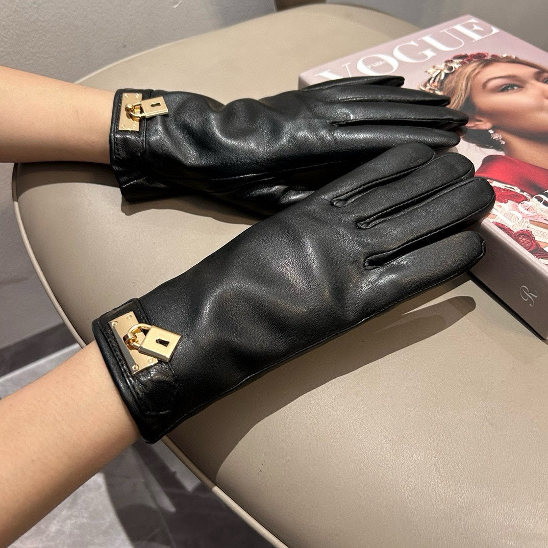 HERMES GLOVES WITH LOCK HARDWARE IN BLACK LAMBSKIN 463858