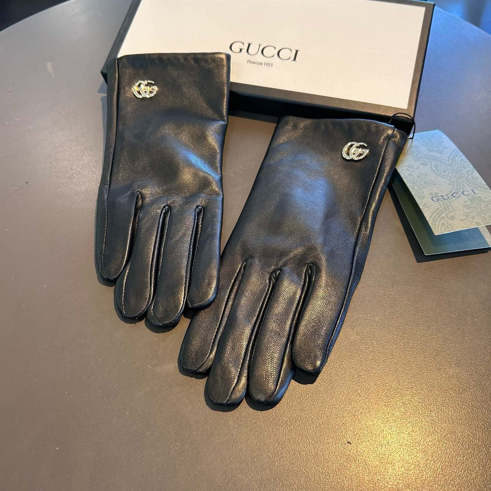 GUCCI TOUCHSCREEN GLOVES IN BLACK LAMBSKIN AND SHEARLING LINING 463863