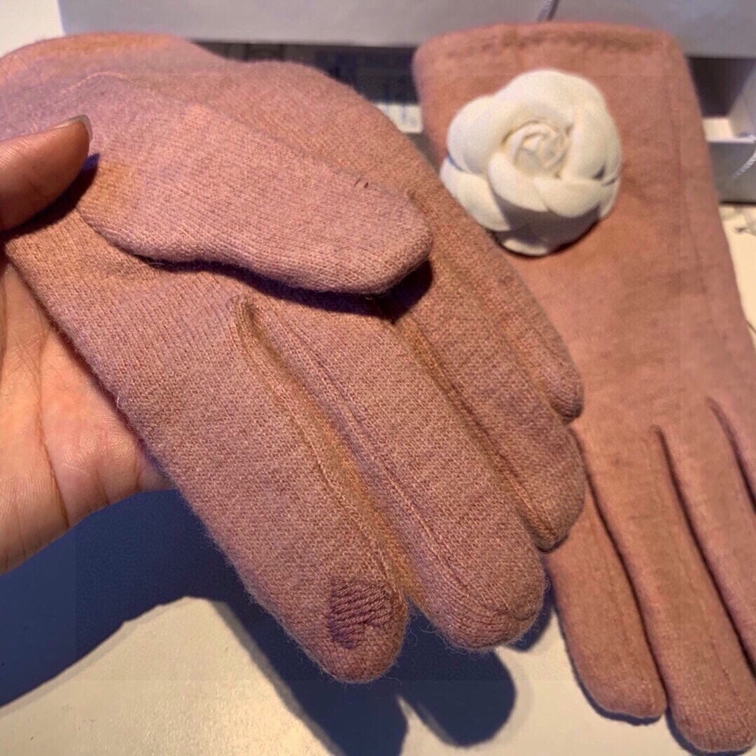 CHANEL GLOVES IN CREPE PINK WOOL WITH LARGE WHITE FLOWER 464992