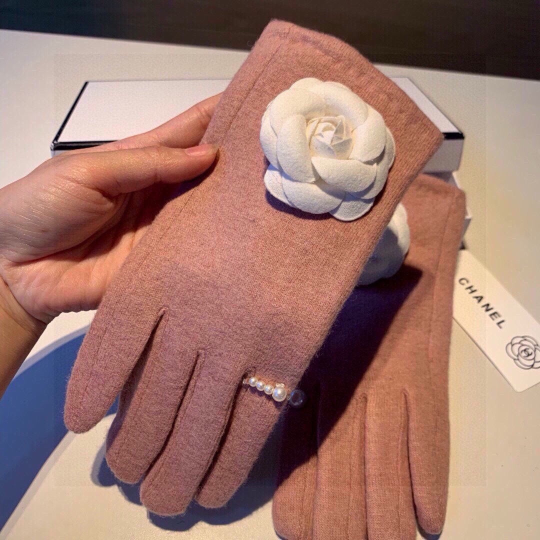 CHANEL GLOVES IN CREPE PINK WOOL WITH LARGE WHITE FLOWER 464992