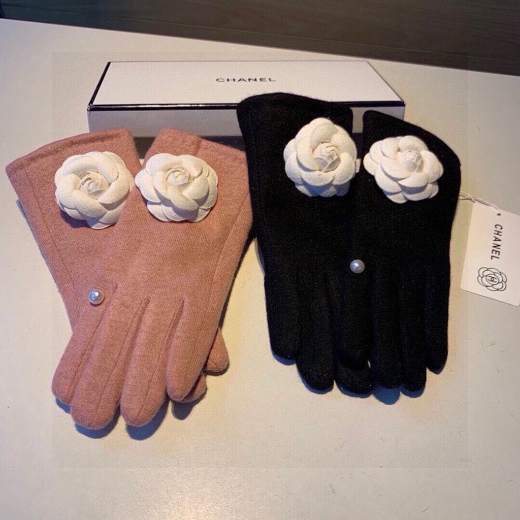 CHANEL GLOVES IN CREPE PINK WOOL WITH LARGE WHITE FLOWER 464992