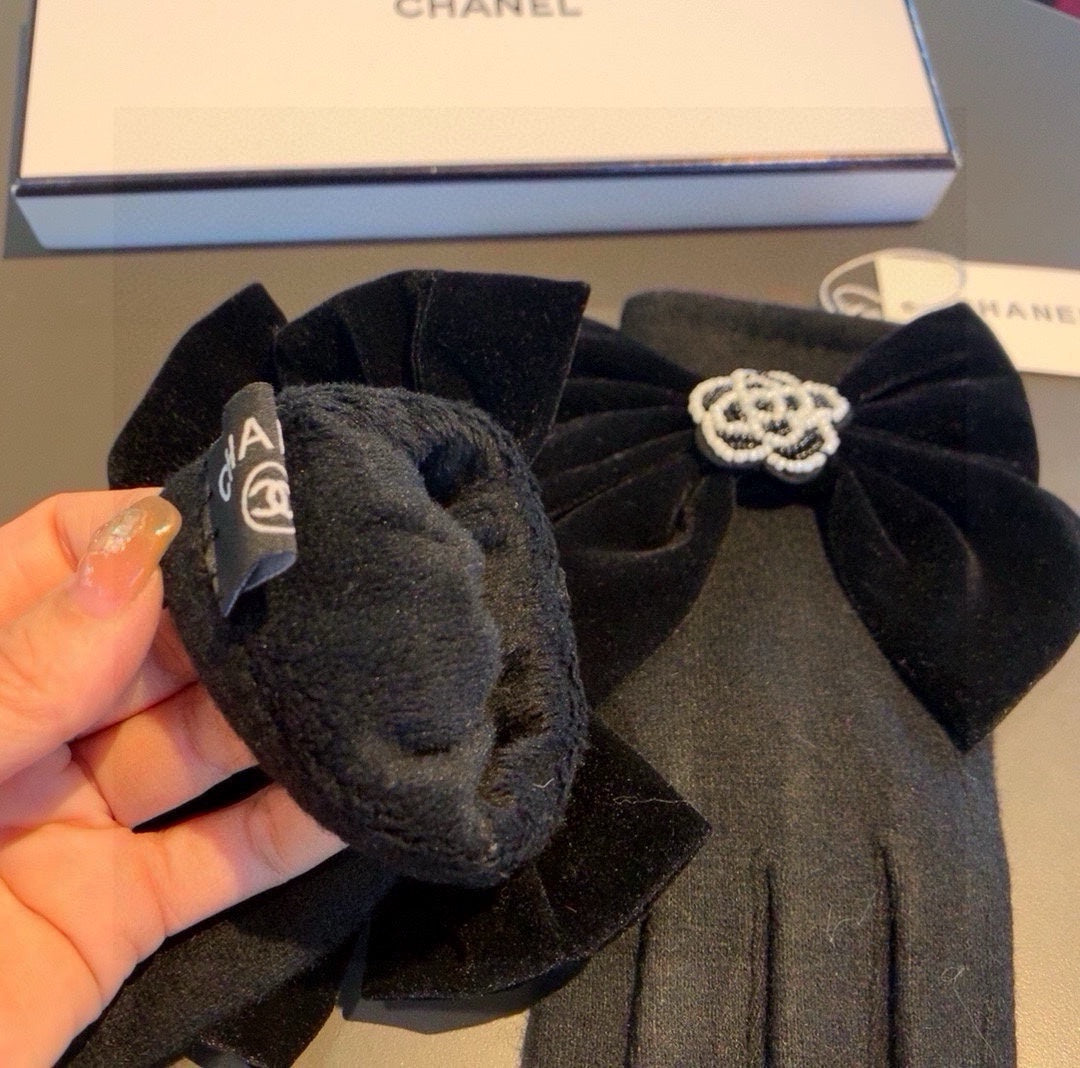 CHANEL GLOVES IN BLACK WOOL WITH LARGE BOW 464996