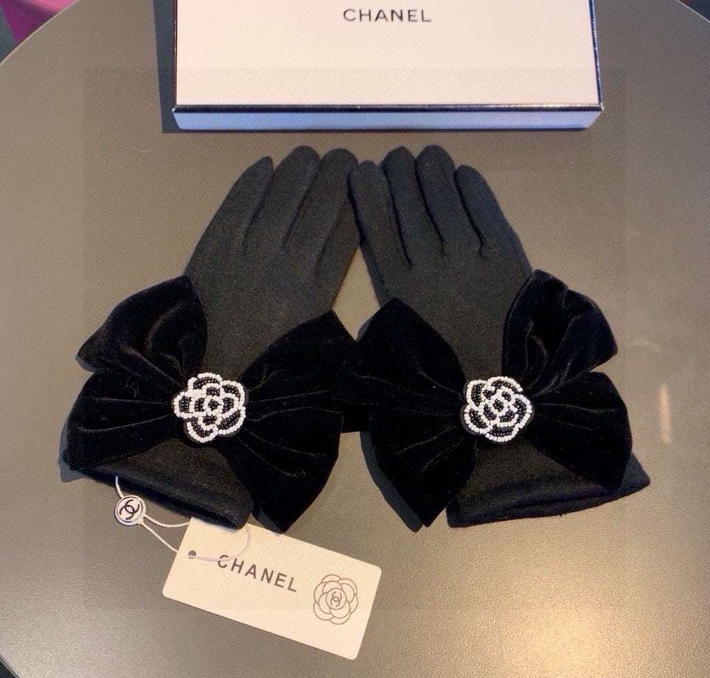 CHANEL GLOVES IN BLACK WOOL WITH LARGE BOW 464996