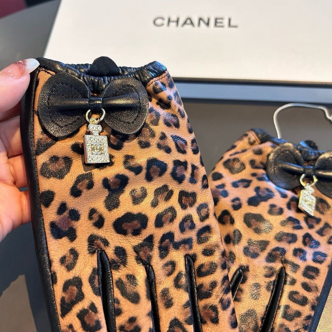 CHANEL GLOVES IN PERU BROWN MONOGRAM LAMBSKIN 465005