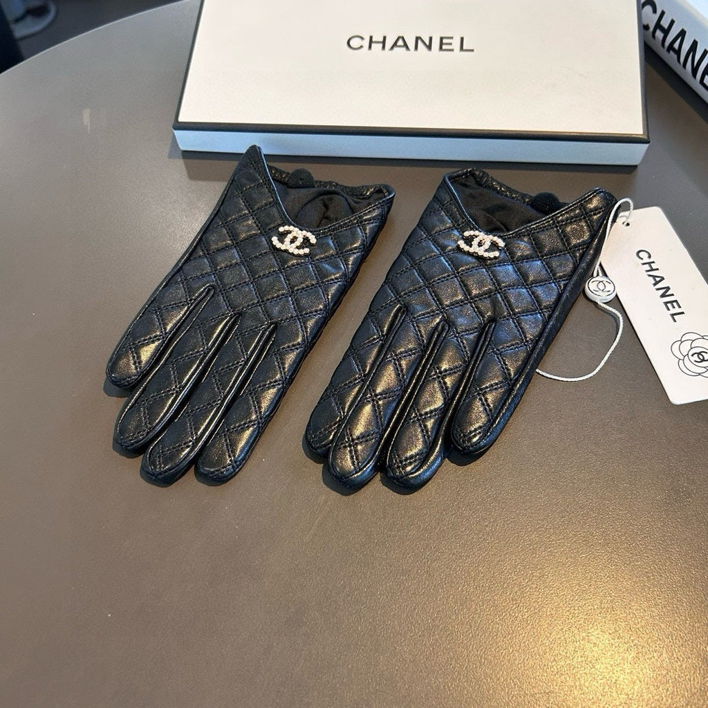 CHANEL GLOVES IN BLACK LAMBSKIN 465006