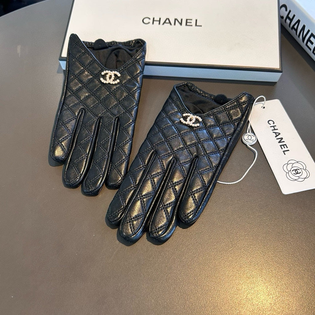 CHANEL GLOVES IN BLACK LAMBSKIN 465006