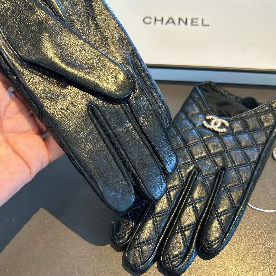 CHANEL GLOVES IN BLACK LAMBSKIN 465006