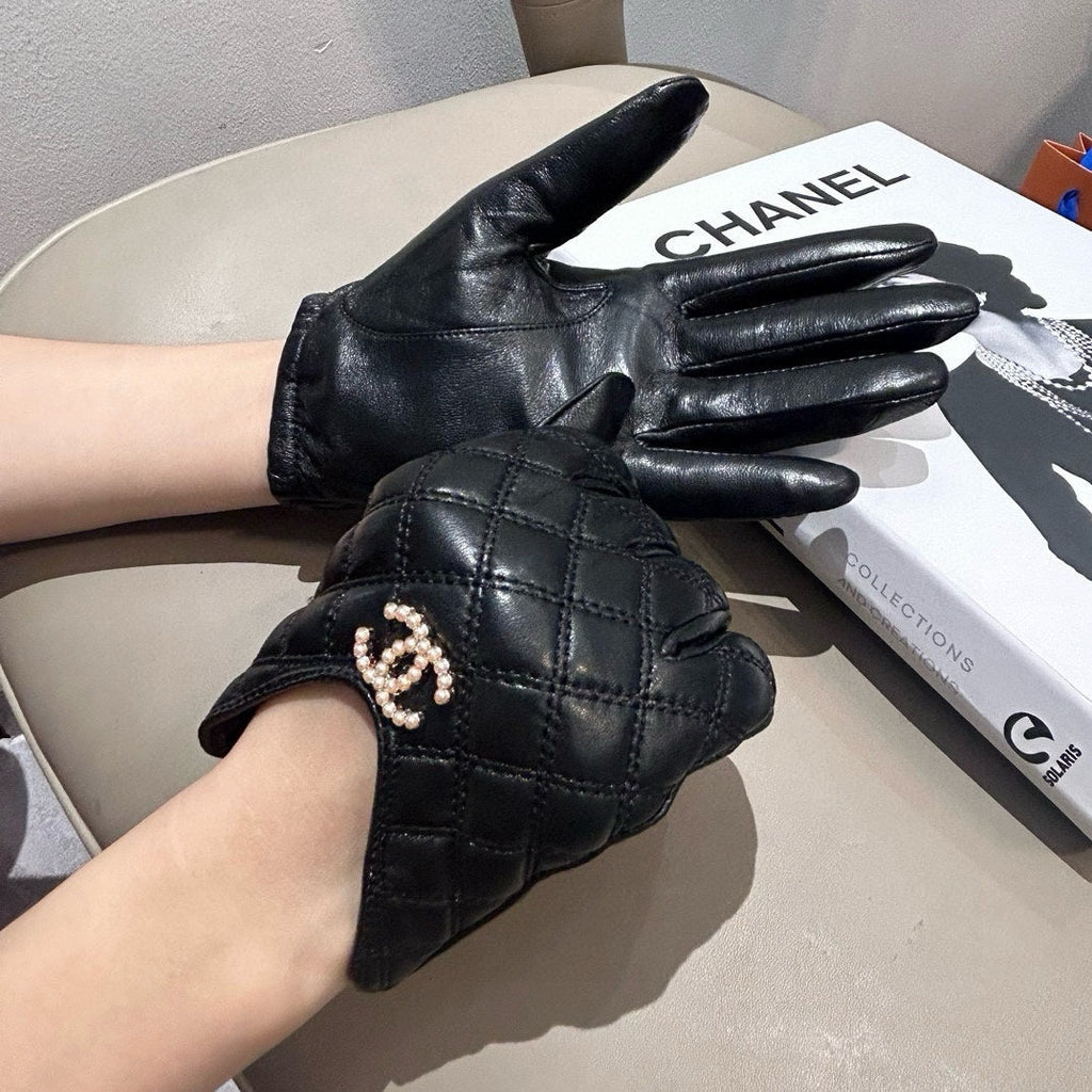 CHANEL GLOVES IN BLACK LAMBSKIN 465006