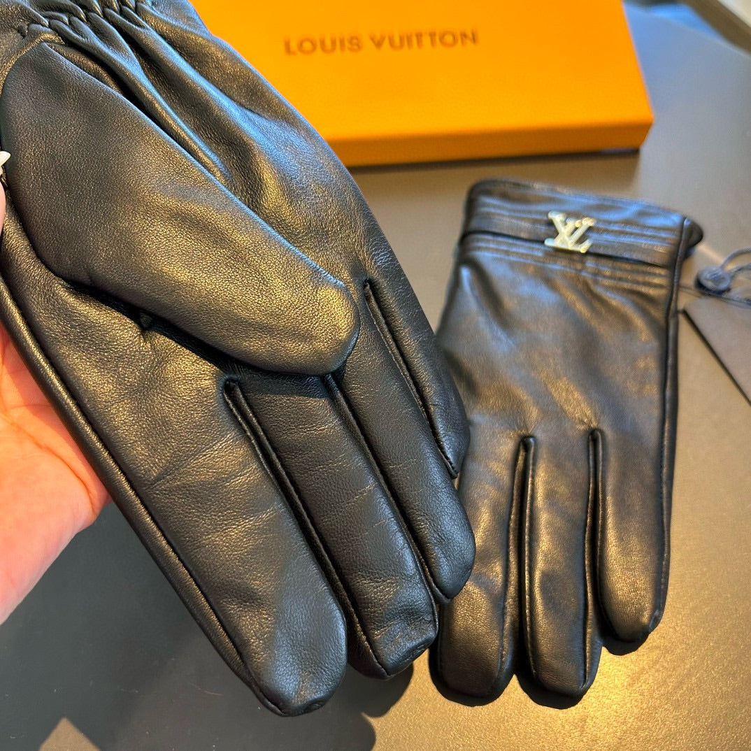 LOUIS VUITTON GLOVES IN BLACK LAMBSKIN WITH GOLD LOGO 465010