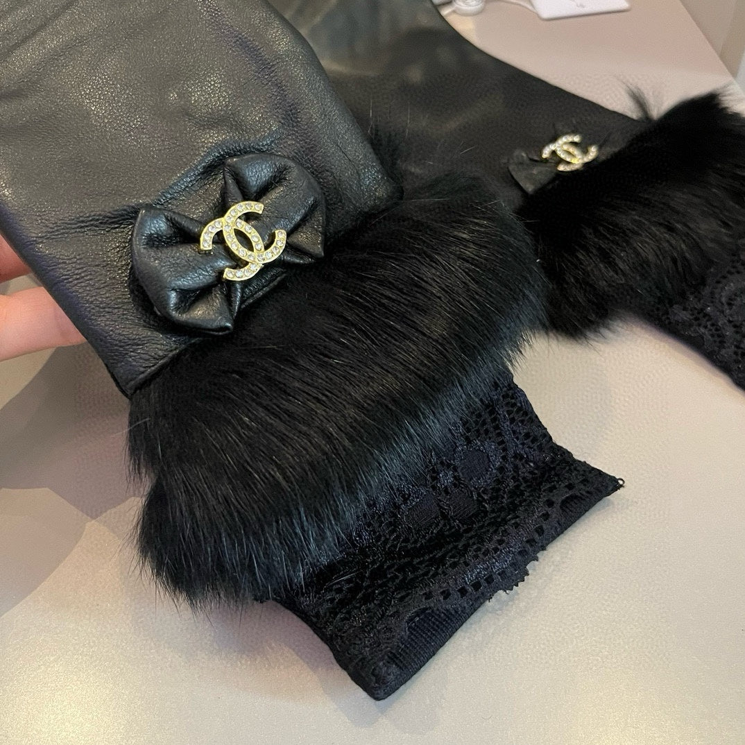 CHANEL FINGERLESS LONG GLOVES IN BLACK LAMBSKIN WITH RABBIT FUR 465798
