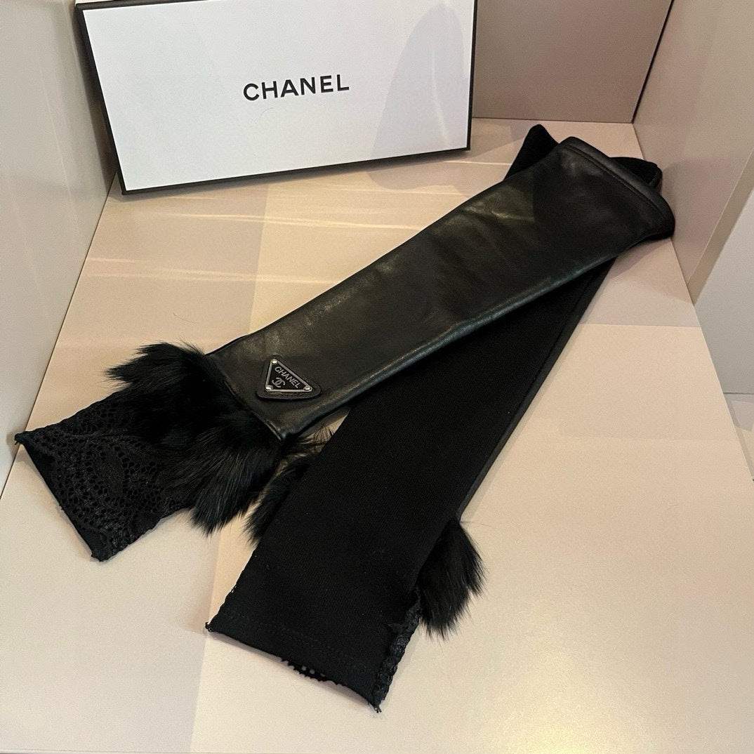 CHANEL FINGERLESS LONG GLOVES IN BLACK LAMBSKIN WITH RABBIT FUR 465799