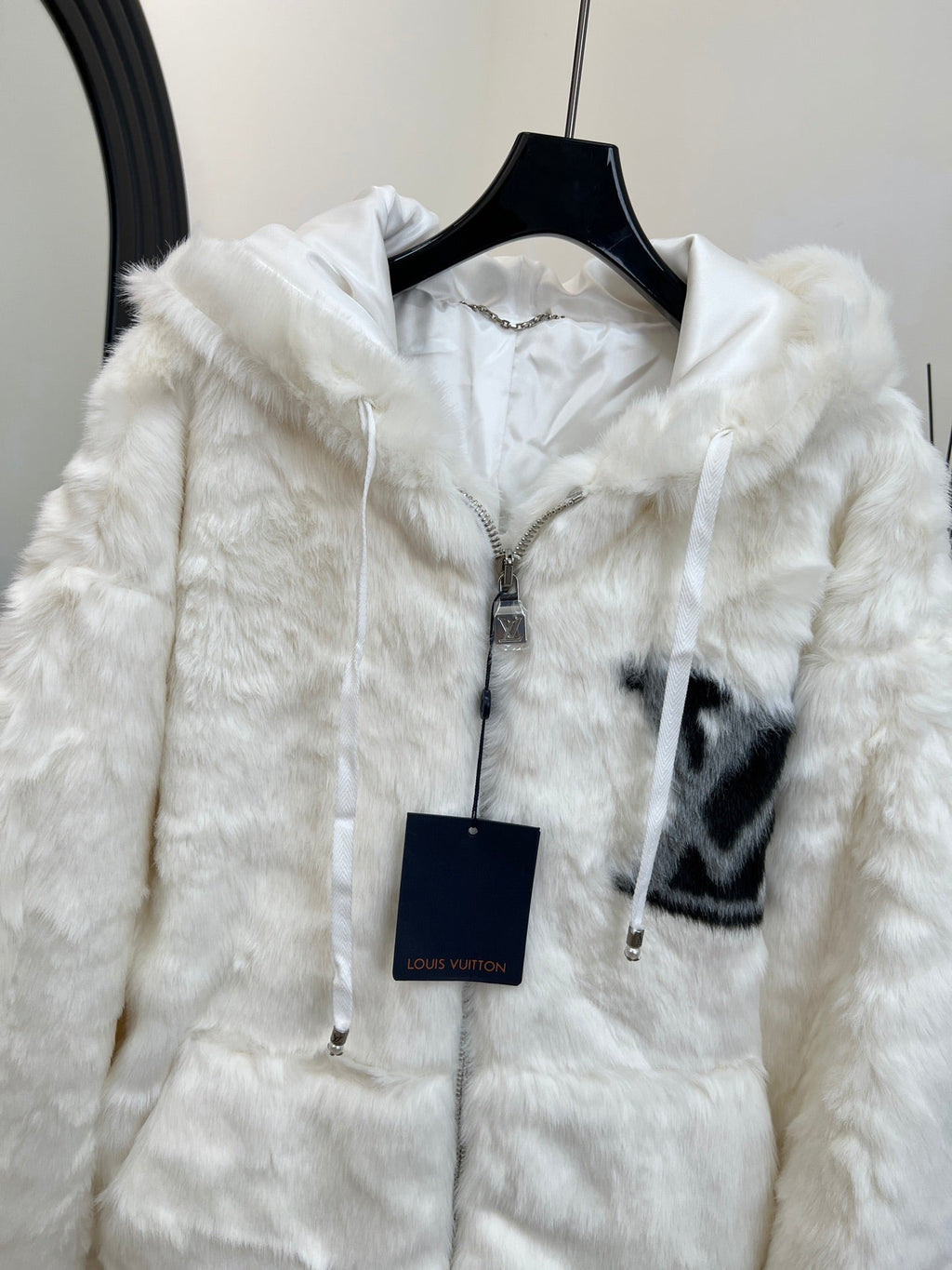 LOUIS VUITTON LV 25S FUR COAT 0160