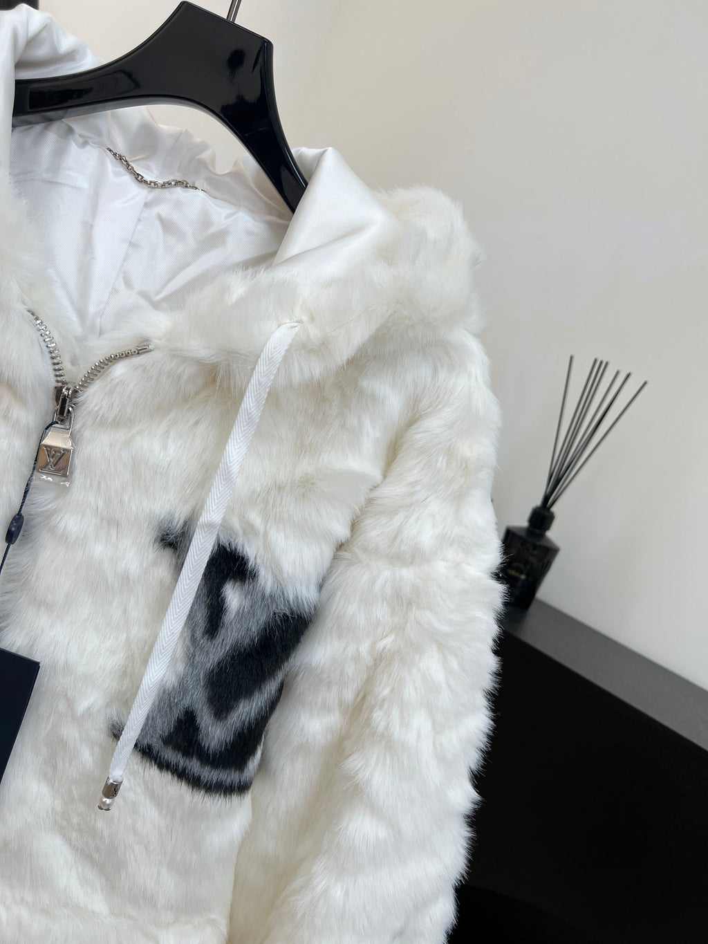 LOUIS VUITTON LV 25S FUR COAT 0160