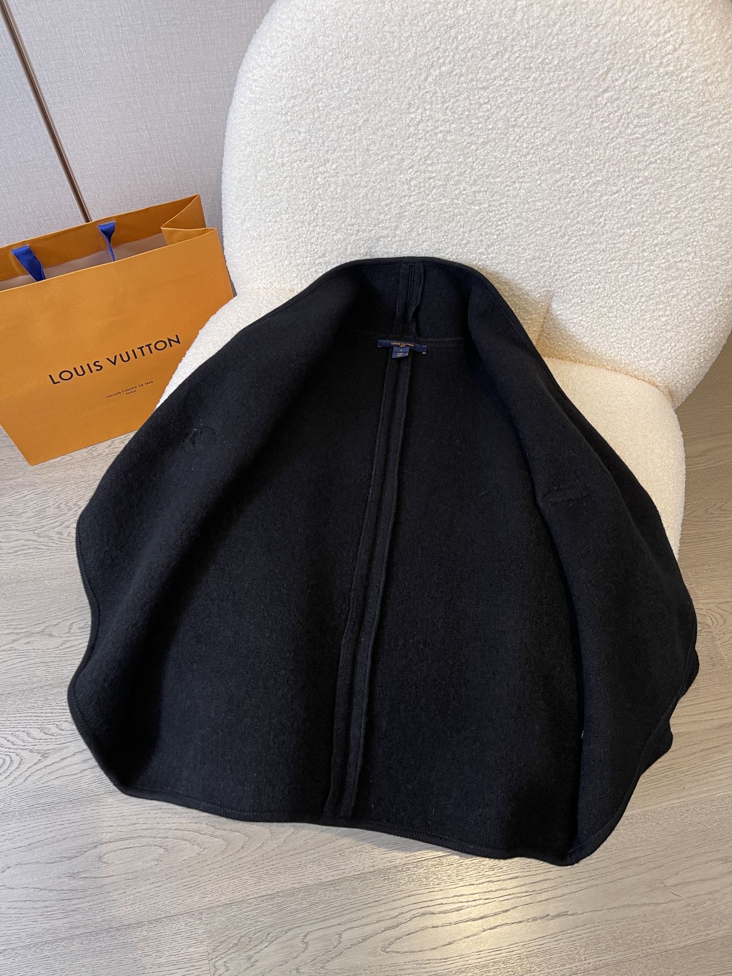 LOUIS VUITTON LV 25S WOOL CAPE COAT 0017