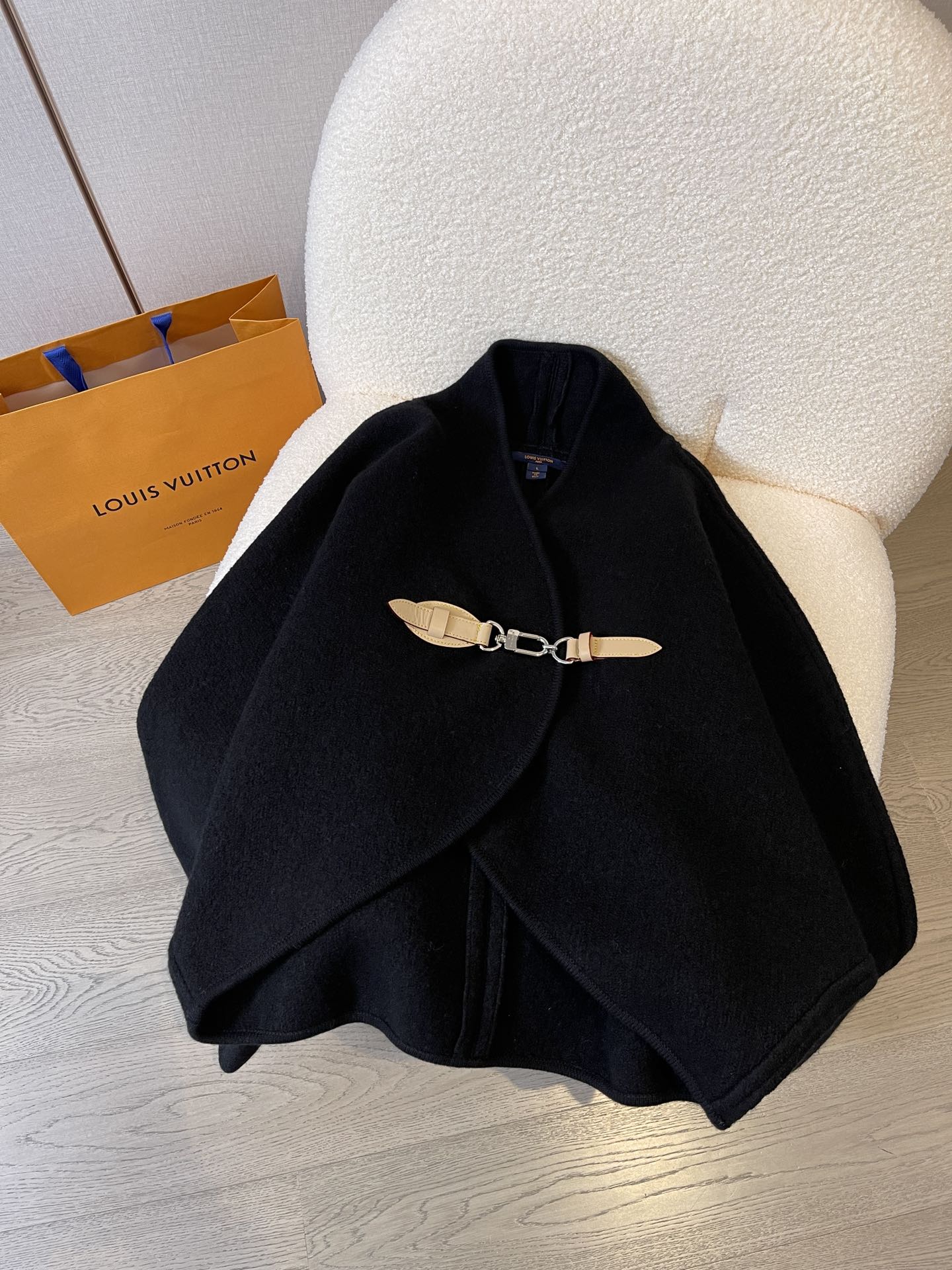 LOUIS VUITTON LV 25S WOOL CAPE COAT 0017