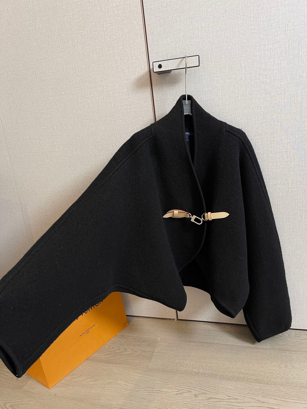 LOUIS VUITTON LV 25S WOOL CAPE COAT 0017