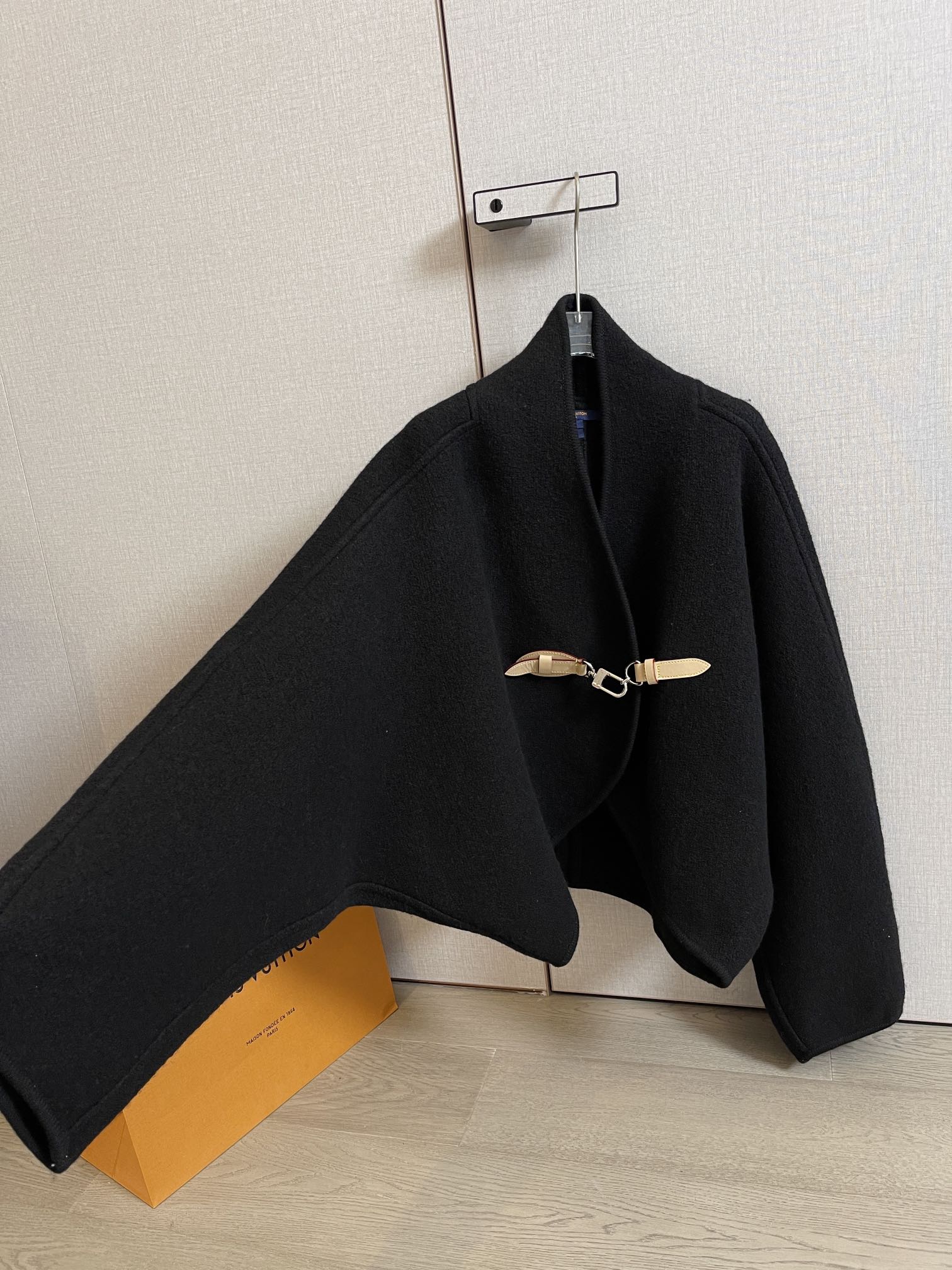 LOUIS VUITTON LV 25S WOOL CAPE COAT 0017