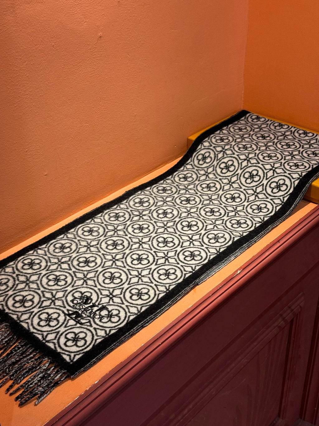LOUIS VUITTON FLOWER MONOGRAM SCARF 180 CM IN BLACK MIX WHITE CASHMERE 388305