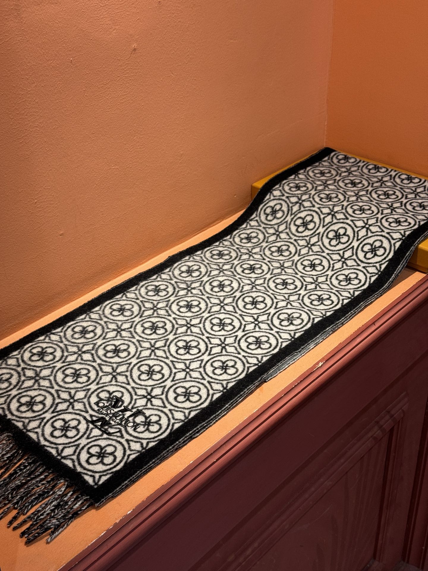 LOUIS VUITTON FLOWER MONOGRAM SCARF 180 CM IN BLACK MIX WHITE CASHMERE 388305