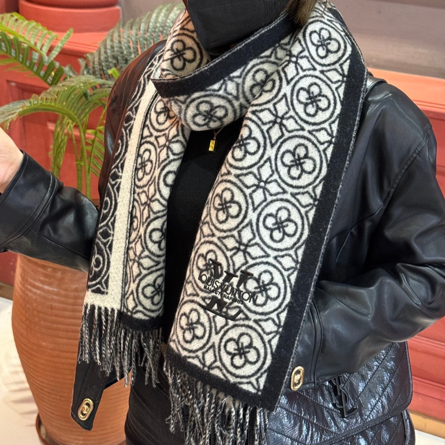 LOUIS VUITTON FLOWER MONOGRAM SCARF 180 CM IN BLACK MIX WHITE CASHMERE 388305