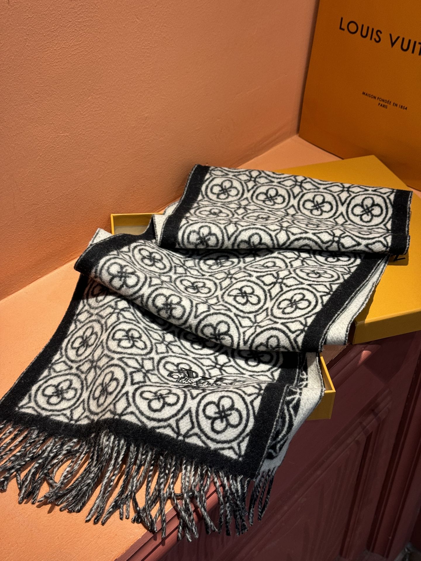 LOUIS VUITTON FLOWER MONOGRAM SCARF 180 CM IN BLACK MIX WHITE CASHMERE 388305