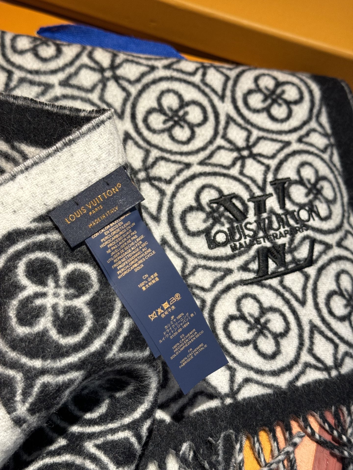 LOUIS VUITTON FLOWER MONOGRAM SCARF 180 CM IN BLACK MIX WHITE CASHMERE 388305
