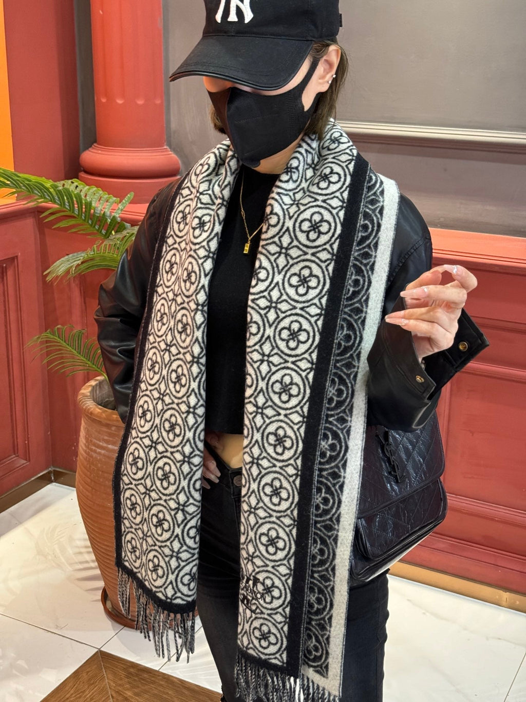 LOUIS VUITTON FLOWER MONOGRAM SCARF 180 CM IN BLACK MIX WHITE CASHMERE 388305