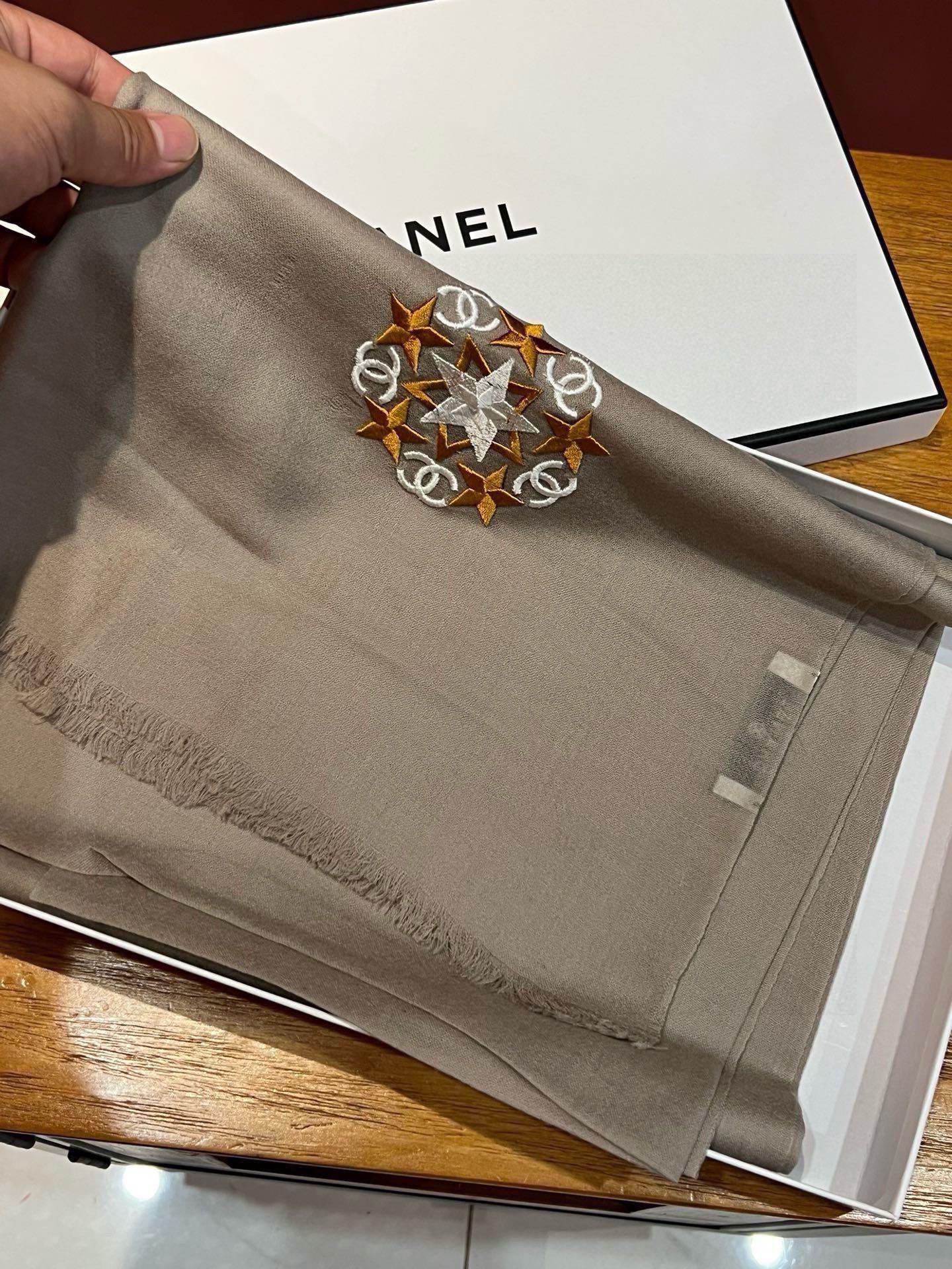 CHANEL SCARF 200 CM IN MEDIUM BROWN CASHMERE 394614