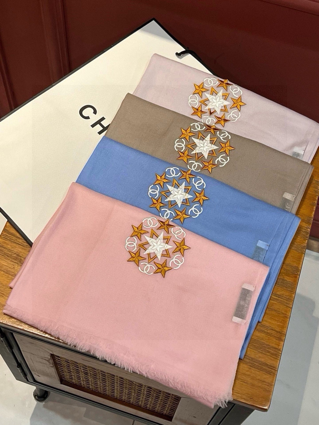 CHANEL SCARF 200 CM IN OYSTER TAN CASHMERE 394615