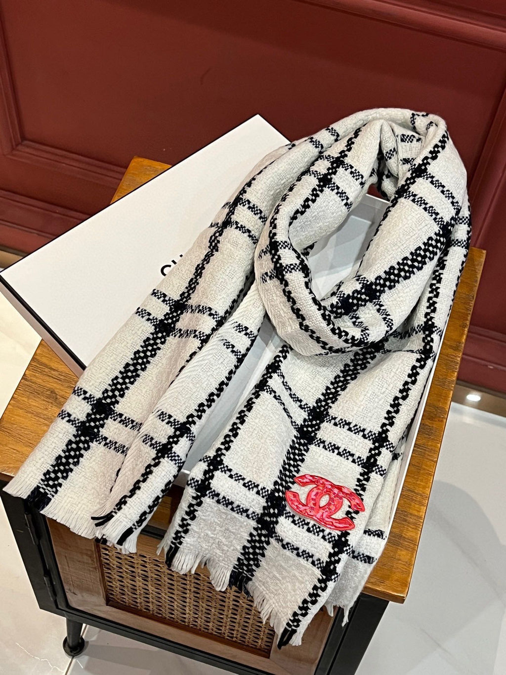 CHANEL SCARF 190 CM IN WHITE MIX BLACK CASHMERE WITH RED LOGO 396472