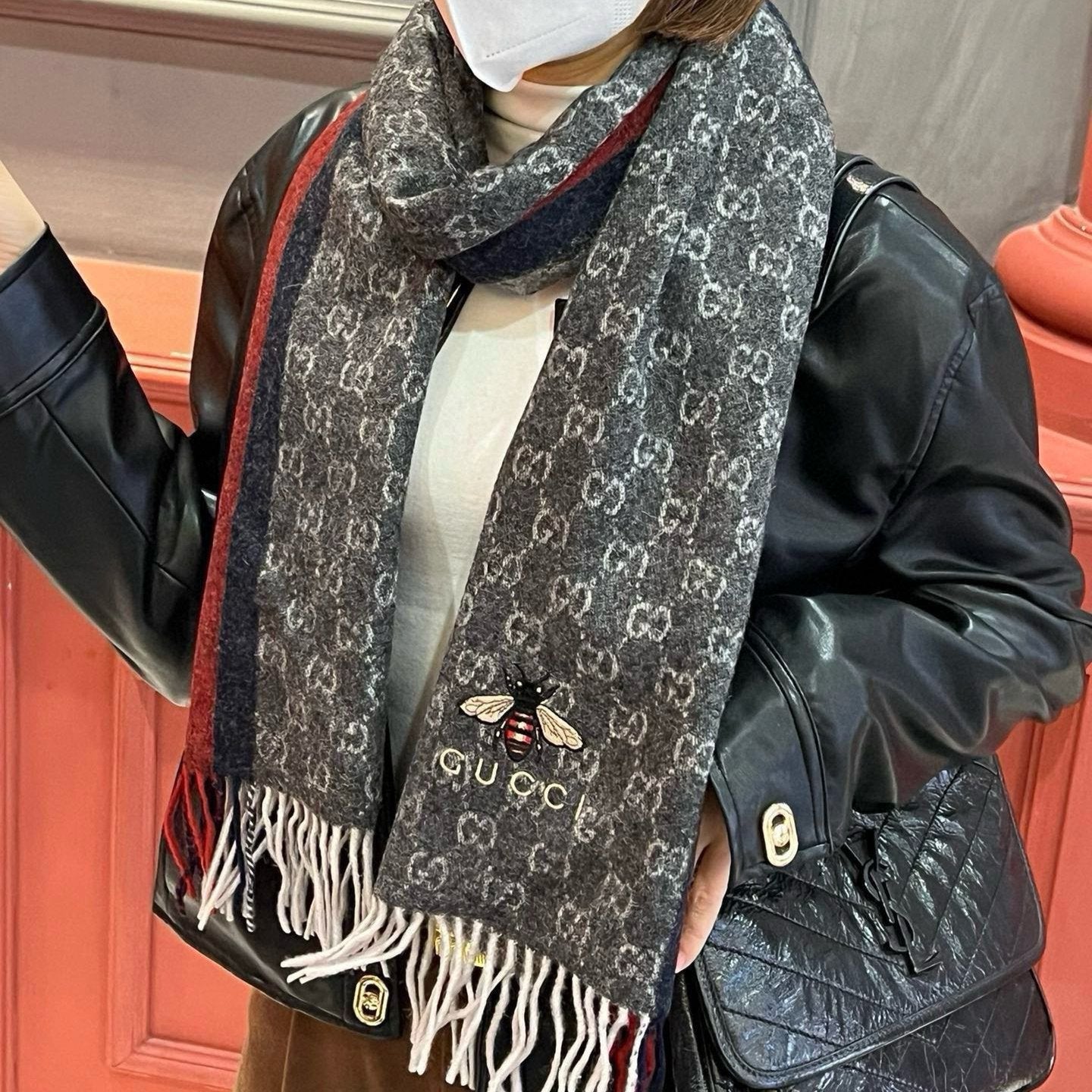 GUCCI SCARF 180 CM IN BLACK CASHMERE WITH BEE PATTERN 396473