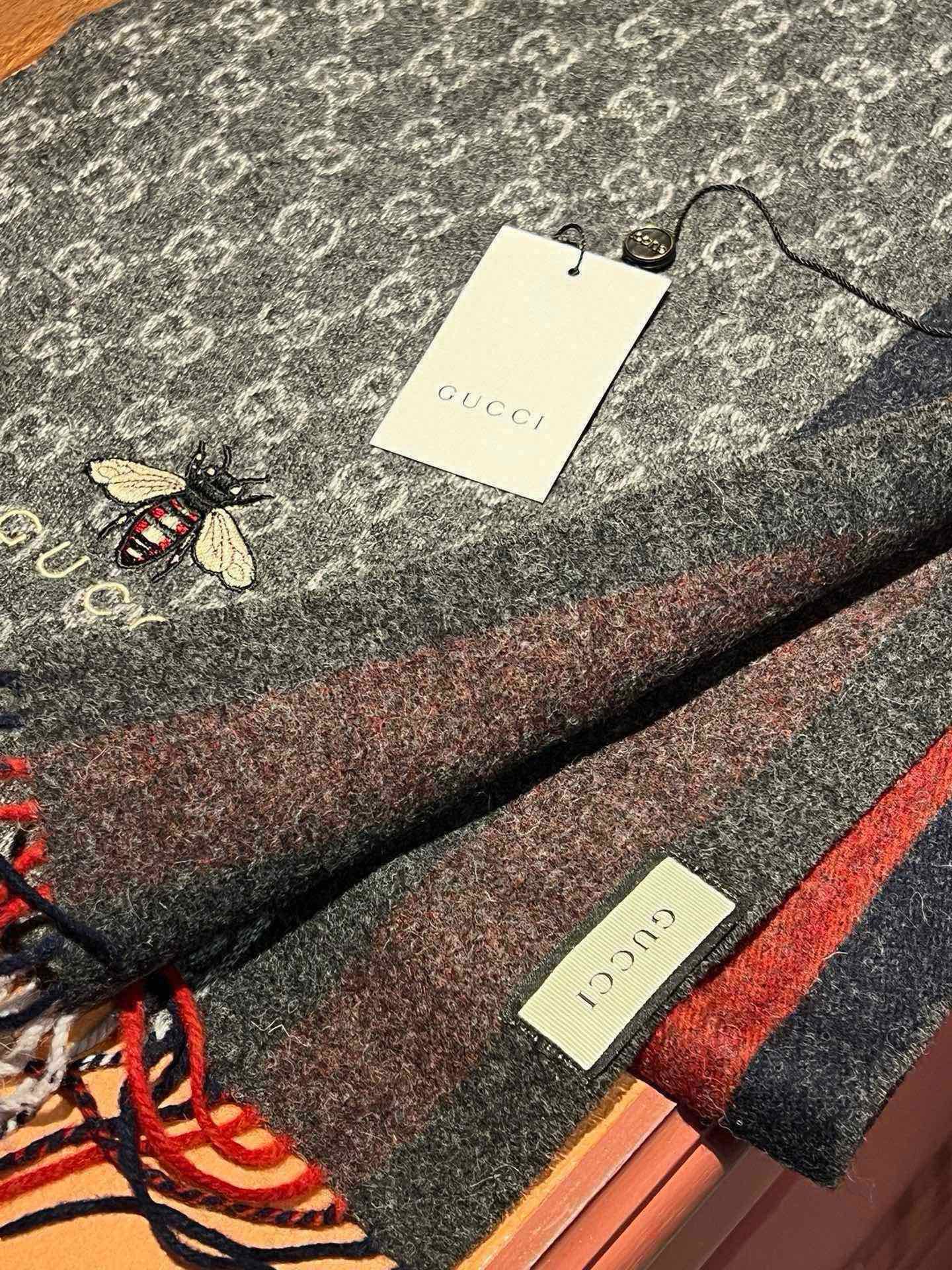 GUCCI SCARF 180 CM IN BLACK CASHMERE WITH BEE PATTERN 396473