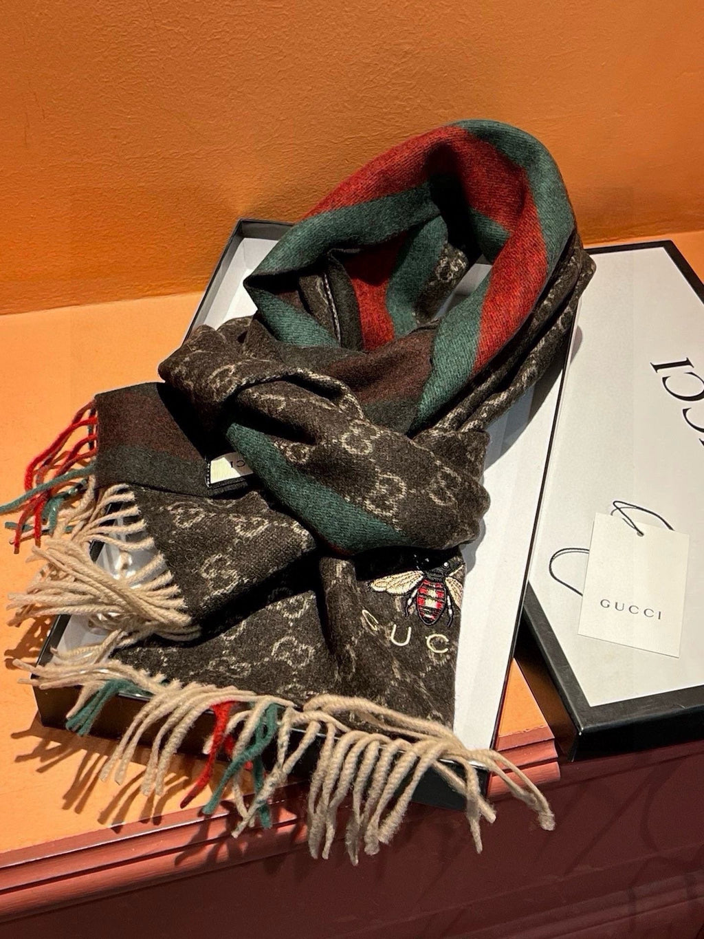 GUCCI SCARF 180 CM IN CAROB BROWN CASHMERE WITH BEE PATTERN 396475