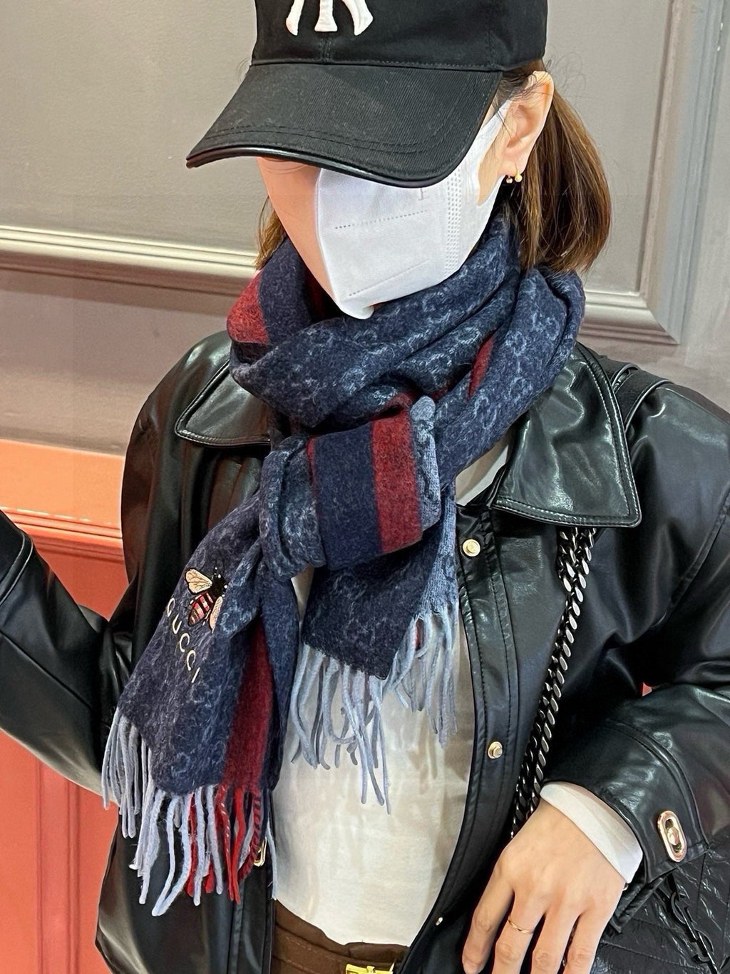 GUCCI SCARF 180 CM IN NAVY BLUE CASHMERE WITH BEE PATTERN 396476