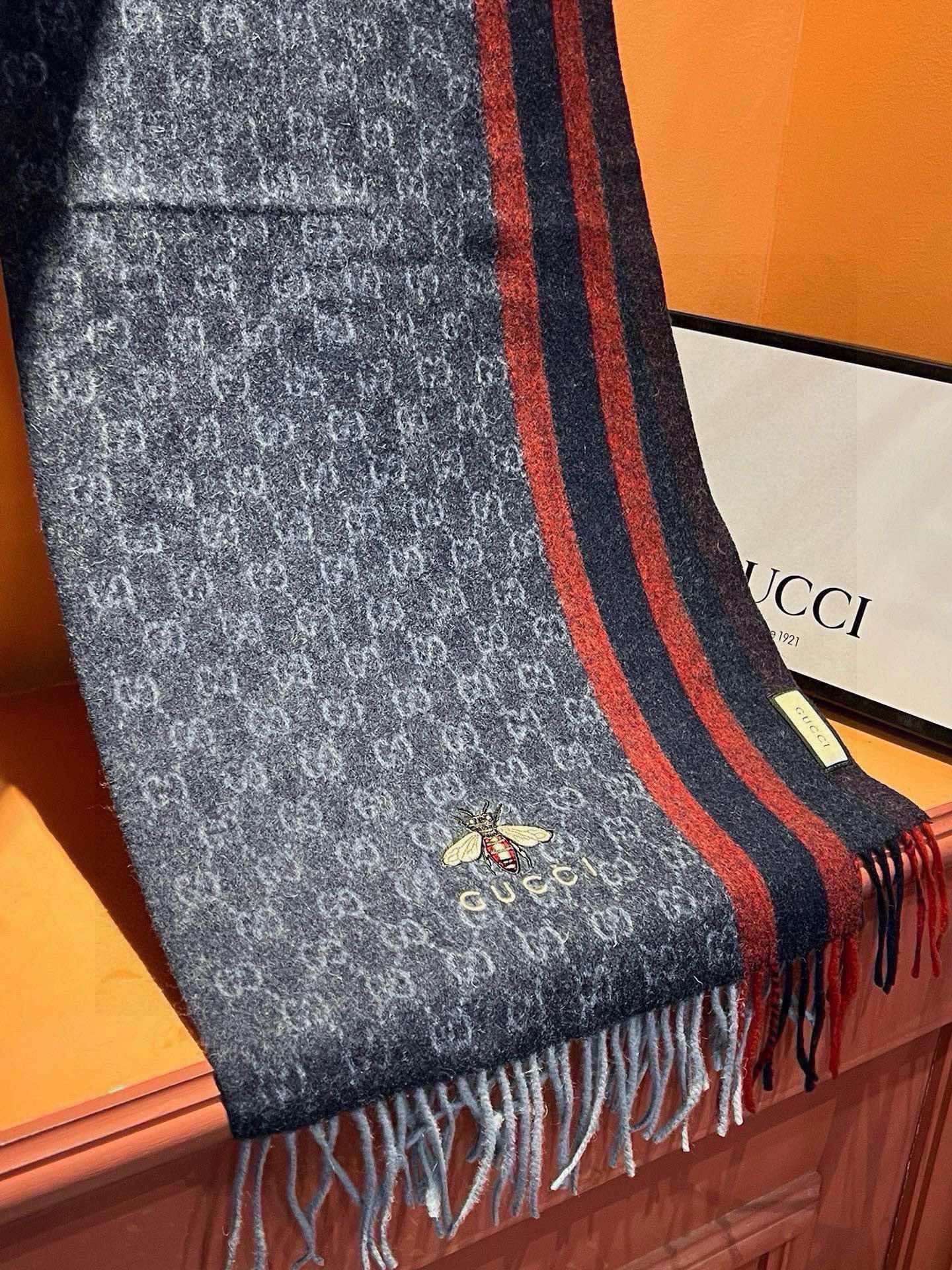 GUCCI SCARF 180 CM IN NAVY BLUE CASHMERE WITH BEE PATTERN 396476