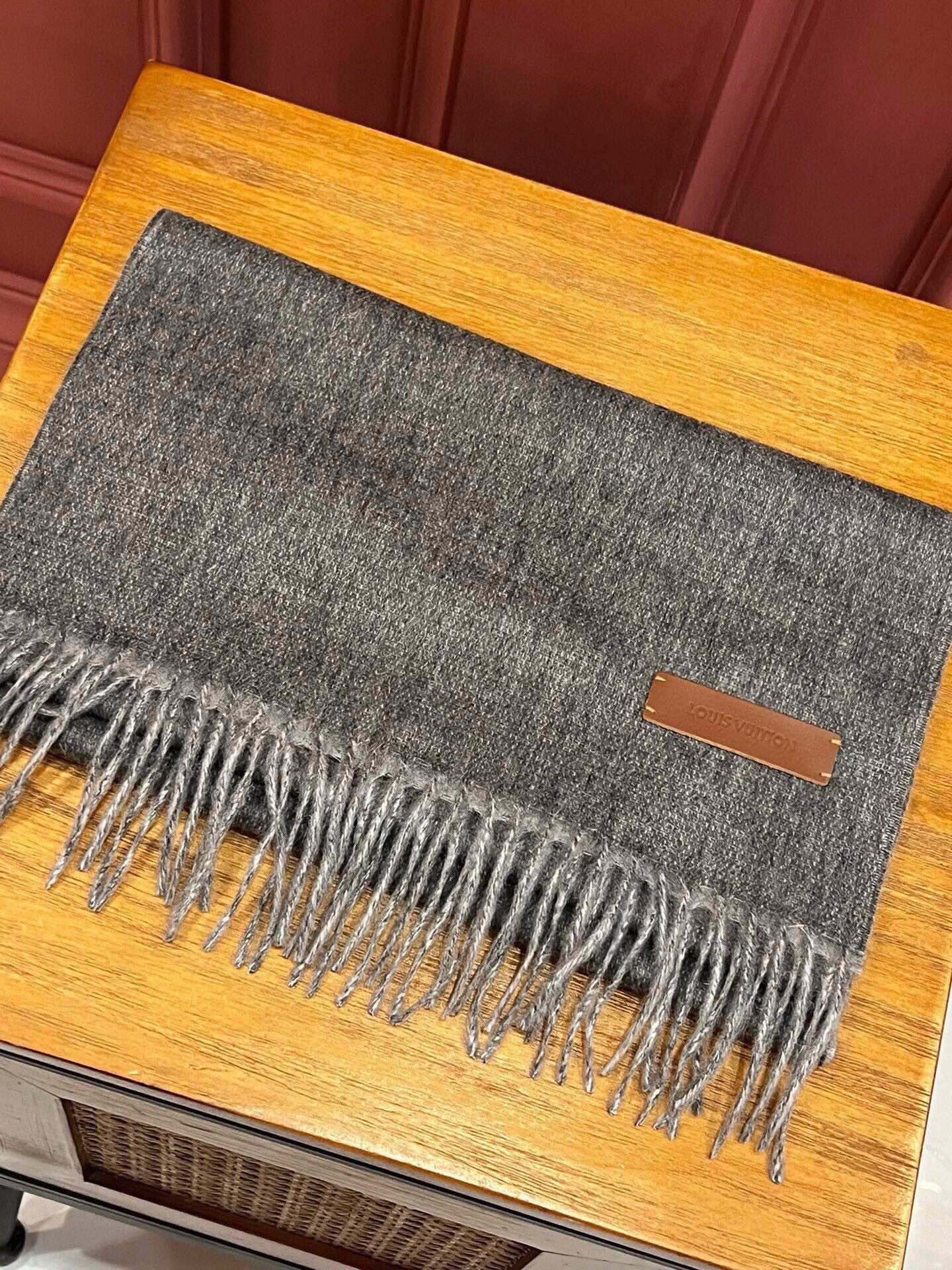 LOUIS VUITTON SCARF 180 CM IN DARK GRAY CASHMERE 396480