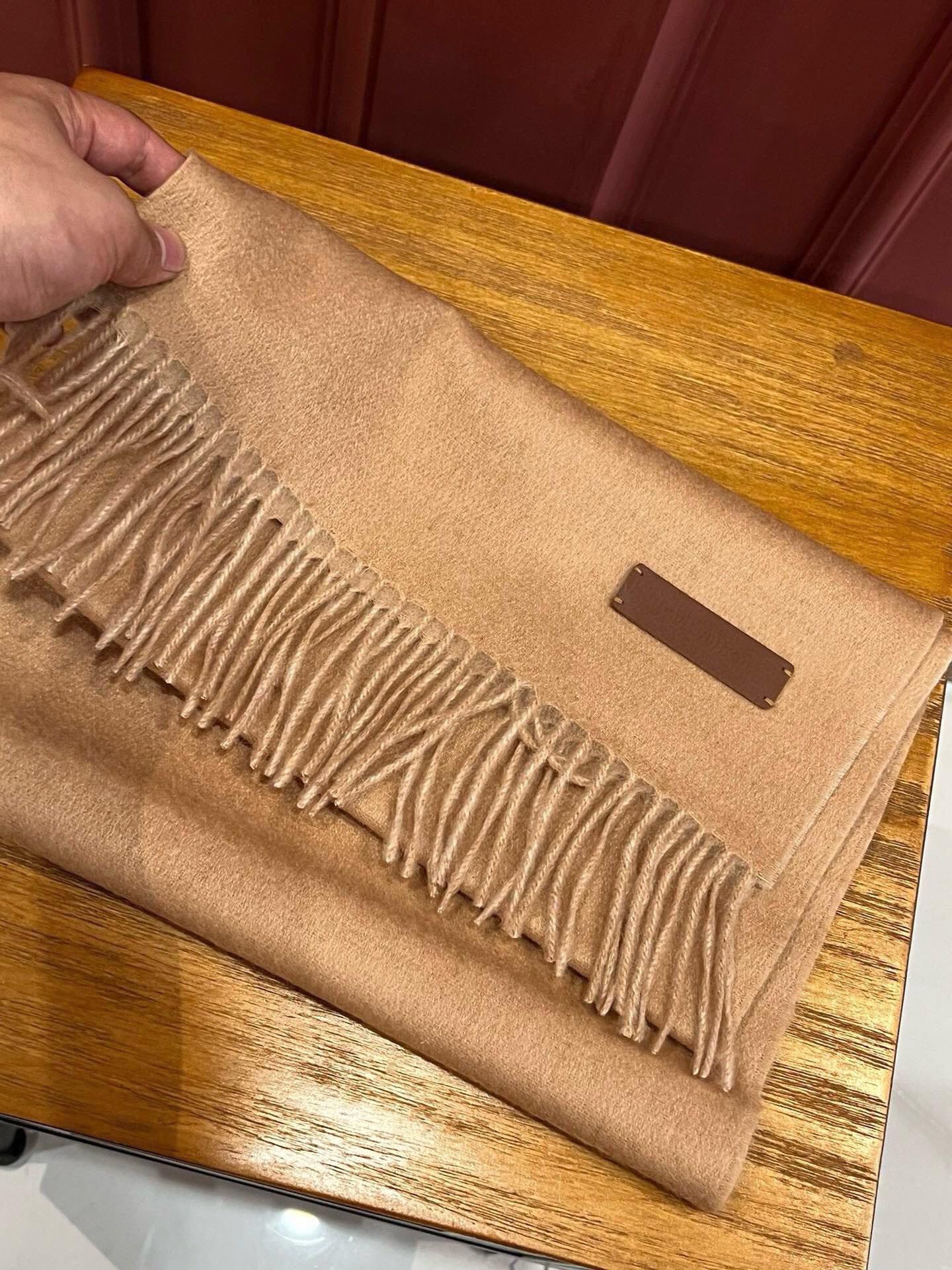 LOUIS VUITTON SCARF 180 CM IN MEDIUM BROWN CASHMERE 396482